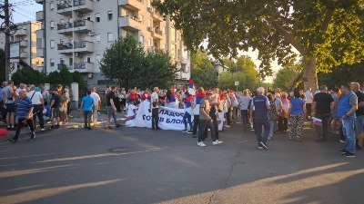 Gospođa mami SNS-ovce, njima se "smeše brci" (VIDEO)