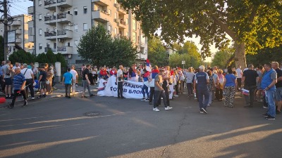 "Prisustvo skupovima SNS koje je iznuđeno pretnjama je dokaz duboke slabosti sistema"