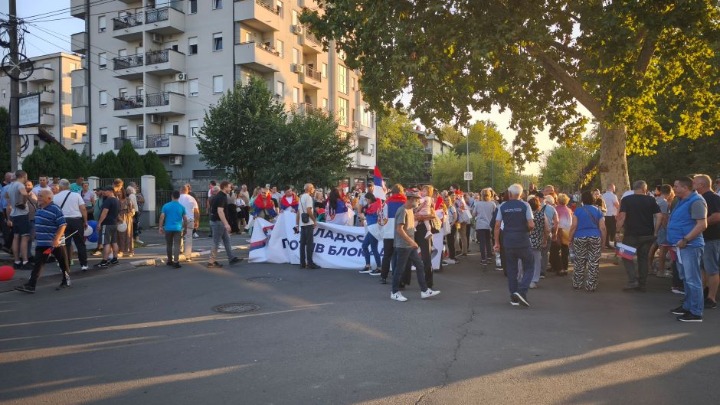 Nenadu nudili 50 evra da na skupu SNS-ovaca provoza svoju "vespu", dobili BRUTALAN odgovor