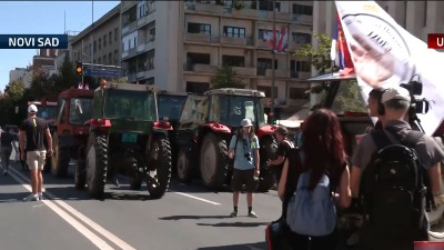 Traktori ispred pokrajinske Vlade: BLOKIRAN SAOBRAĆAJ (UŽIVO)
