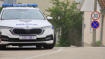 Policajac kaznio policajca jer nije bio vezan u službenom vozilu!