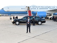Drama: Letelica umalo udarila Trampov avion (VIDEO)