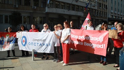 Protest zaposlenih u Apotekama Beograda zbog pet i po neisplaćenih plata