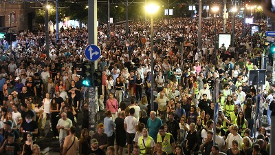 Mond: Srbija uzdrmana najvećim u istoriji protestom osporavanja vlasti