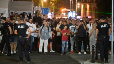 Novosađaninu policija prilikom intervencije polomila ruku kod DIF-a