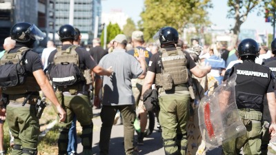 Policija sprečila građane da odu na paradu (FOTO/VIDEO)
