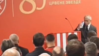 Potresno: Boško Đurovski se onesvestio tokom komemoracije Dejanu Milovanoviću (VIDEO)