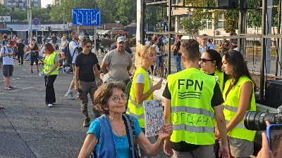 Ovo su Vučić i policija hteli da spreče: Vojnici pozdravili studente (VIDEO)