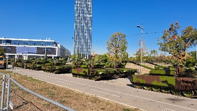 AP: Srbija predstavila tenkove, avione i raketne sisteme