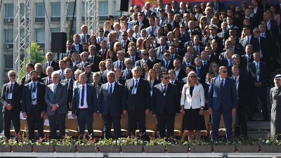 Mandić i Knežević na paradi, opozicija: Sraman odnos crnogorske Vlade prema Vučiću