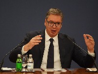 Vučić: Kad pokušate nekog u NIS i delu Vlade Srbije da dobijete... Neki na skijalištima, neki na letovalištima