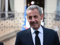 Sarkozi objavio knjigu, ali se čeka BESTSELER "Kako sam pobedio obojenu revoluciju"