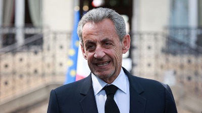 Sarkozi objavio knjigu, ali se čeka BESTSELER "Kako sam pobedio obojenu revoluciju"