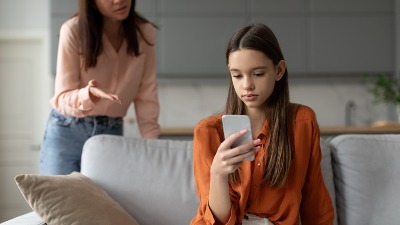 Majka oduzela ćerki (12) mobilni telefon, a ono što se dogodilo nakon jednog dana - ZAPANJILO JU JE