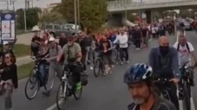 Počeo protest u NS, građani protiv skupova vlasti (VIDEO)