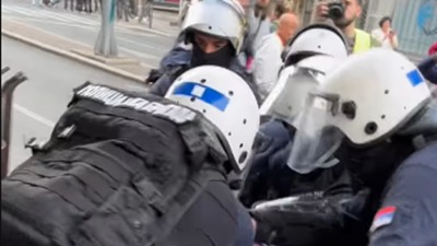 Privođenje kod RTS-a: Policija potisnula građane do Paliluske pijace (VIDEO)