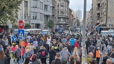 Napeto u Takovskoj: Policija odgurala građane prema Paliluskoj pijaci (FOTO/VIDEO)