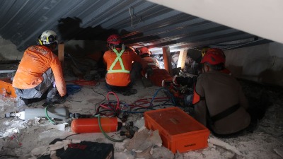 Urušila se škola: Deca zatrpana, ima stradalih (FOTO)
