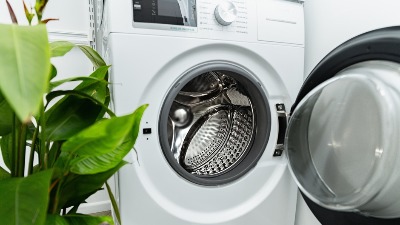 Zašto treba ostaviti otvorena vrata veš mašine kada izvadite opran veš?