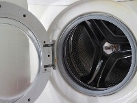 Sipajte ključalu vodu u mašinu za veš: Gledajte kako nestaje problem koji vas DUGO MUČI (VIDEO)