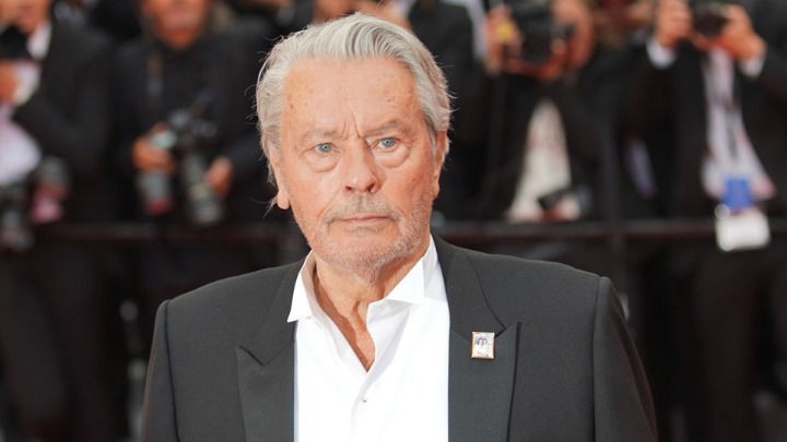 Mlađi sin Alena Delona želi da isključi svoju sestru iz podele očevog nasledstva