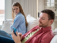 3 znaka da ste u da ste u vezi sa skrivenim narcisom: Odaje ih ponašanje na koje mnogi ne obraćaju pažnju