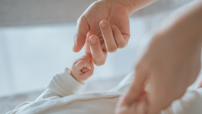 Mama Mika je s 46 godina rodila 11. dete, dok je ćerka Anika čekala prvo i priznala: "Bilo je zastrašujuće"