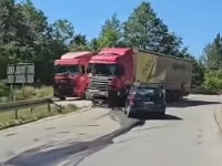 Haos na putu ka Zlatiboru: Sudarili su šleper i auto (VIDEO)
