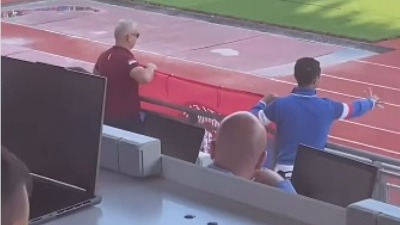 Skandalozne scene: Letonci se zaleteli i uzeli zastavu Srbije (VIDEO)