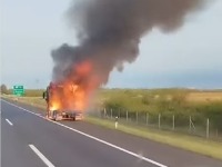 Buktinja na auto-putu: Zapalio se kamion (VIDEO)