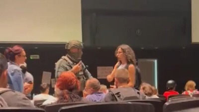 Studentu u Rektoratu telefon otimao visoki oficir Žandarmerije (VIDEO)