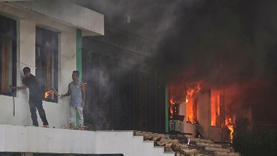 Protest u Nepalu: Demonstranti pale vladine zgrade i kuće zvaničnika (FOTO, VIDEO)