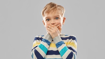 Dečaka (7) izbegavali u školi zbog neprijatnog zadaha: Kada ga je majka odvela kod lekara, saznala je ŠOKANTNU DIJAGNOZU 