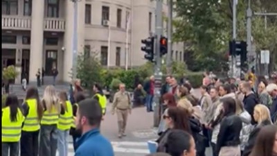 "16 minuta tišine" za stradale u NS: Odata pošta žrtvama u padu nadstrešnice u više gradova (VIDEO)