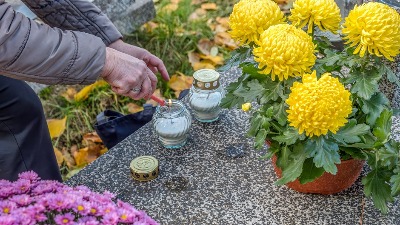 Danas su MITROVSKE ZADUŠNICE: Evo NIPOŠTO NE TREBA RADITI - veruje se da bi to uznemirilo duše pokojnika 