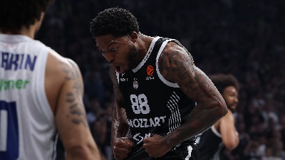 "Tajrik Džons može samo kamion da istovara"