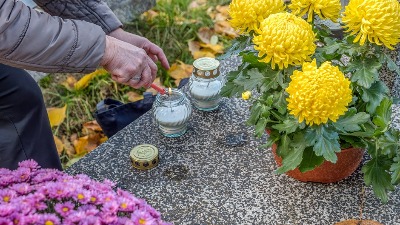 Sutra su Zimske zadušnice: Srbi strogo poštuju ove običaje i verovanja, a evo šta nikako da ne radite u kući