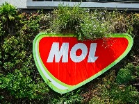 Mađarski ministar: MOL bi mogao da preuzme deo akcija NIS-a