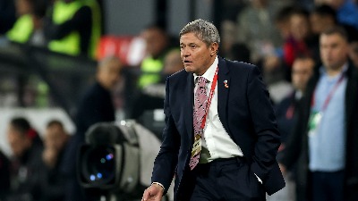 EPSKA BRUKA Piksi se predao tokom meča: Seo na klupu i pustio pomoćnika da vodi utakmicu