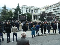  Komemoracija Halidu Bešliću okončana pesmom koju je otpevao Žera iz "Crvene jabuke“(FOTO)