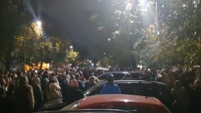 Peta beogradska gimnazija ušla u FIZIČKU blokadu (VIDEO)