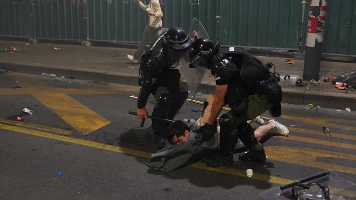 Ozloglašeni JZO na delu: Uznemirujući detalji privođenja studenata (FOTO)