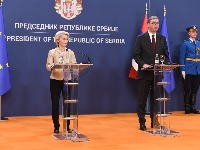 SRCE: Sa čim će Vučić pred fon der Lajen kad njegovi glasnogovornici od novinara N1 prave glinene golubove?