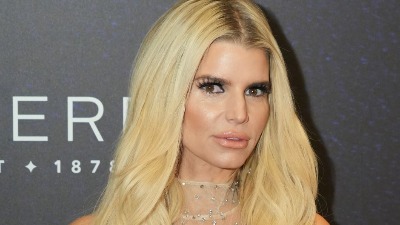ŠOK IZDANJE Džesike Simpson: Utegla se u lateks haljinu i izbacila bujno poprsje (FOTO)