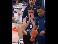HOROR povreda centra u Evroligi: Kokoškov u šoku (VIDEO)