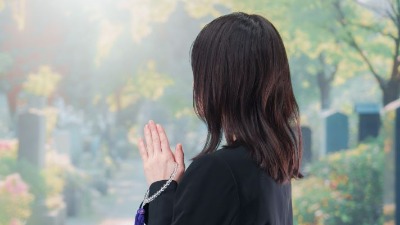 Kineskinja na svekrovoj sahrani otkrila aferu muža: Imao paralelnu vezu 16 godina i sina