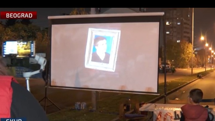 "Vreme je isteklo, Dragane": Posle performansa, završen protest ispred Informera (FOTO/VIDEO)