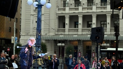 "Ne želimo dijalog sa Bokanom, želimo samo da mu vidimo leđa": Protest ispred Narodnog pozorišta