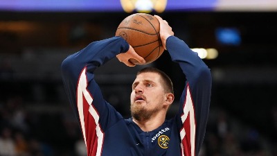 Jokić sa klupe gledao poraz Denvera od šampiona (VIDEO)