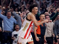 Džordan Nvora na tretmanima kod doktorke Marijane